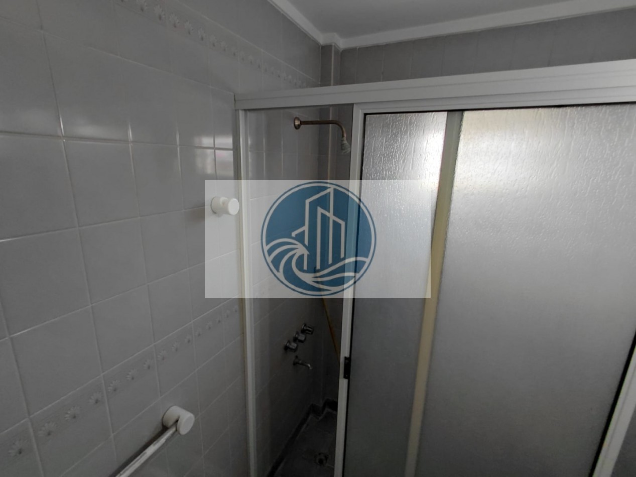 CASA EN VENTA 3 AMBIENTES, CON JARDIN Y GARAGE