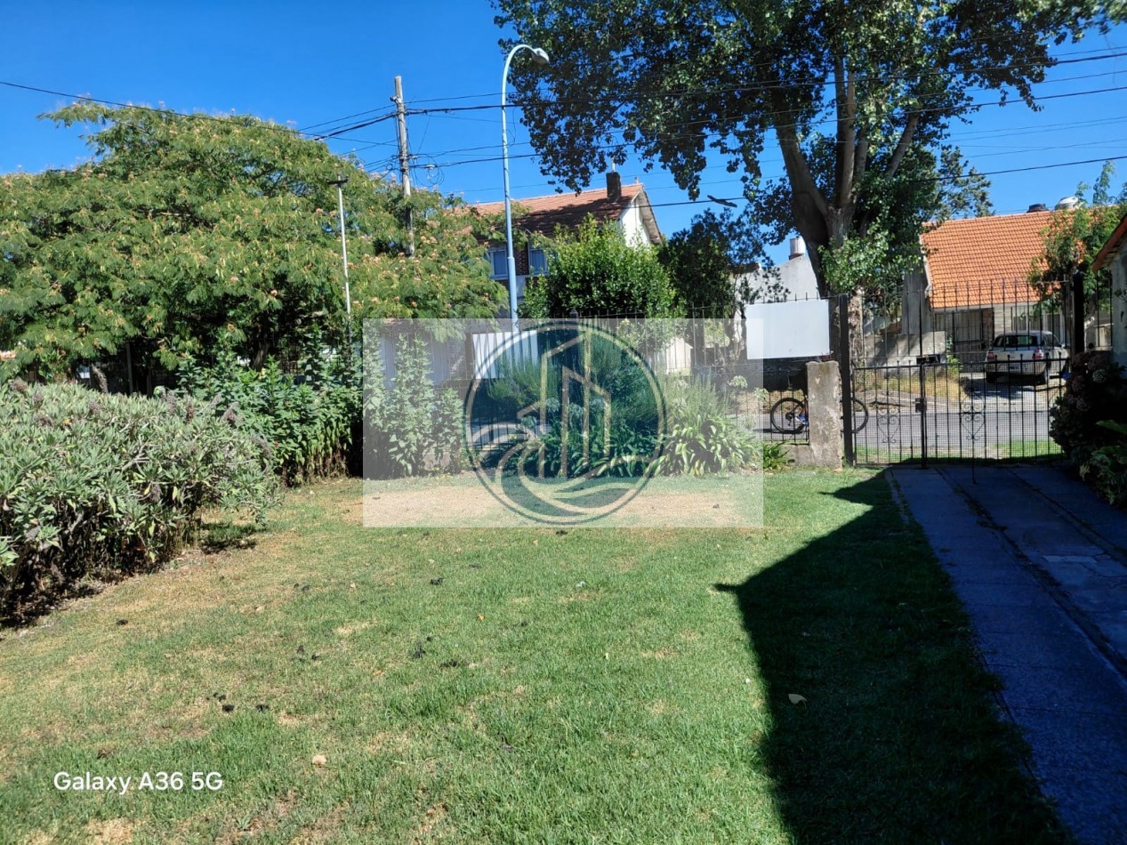 VENTA CHALET 4 AMBIENTES EN PUNTA MOGOTES A DOS CUADRAS DEL MAR OPORTUNIDAD !!!