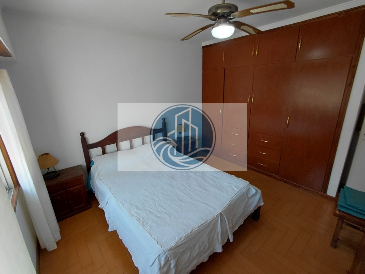 CASA EN VENTA 3 AMBIENTES, CON JARDIN Y GARAGE