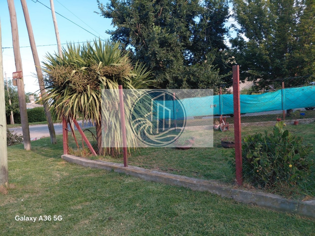 CASA  2 AMBIENTES  A REFACCIONAR, CON DEPARTAMENTO 2 AMBIENTES, GARAJE Y PARQUE ... OPORTUNIDAD!