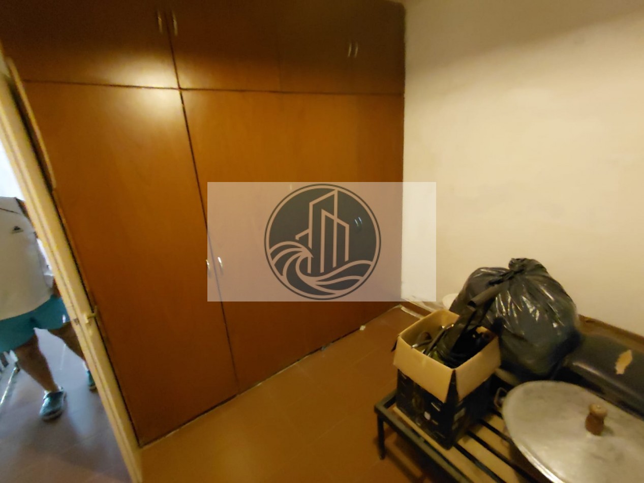 CASA EN VENTA 3 AMBIENTES, CON JARDIN Y GARAGE