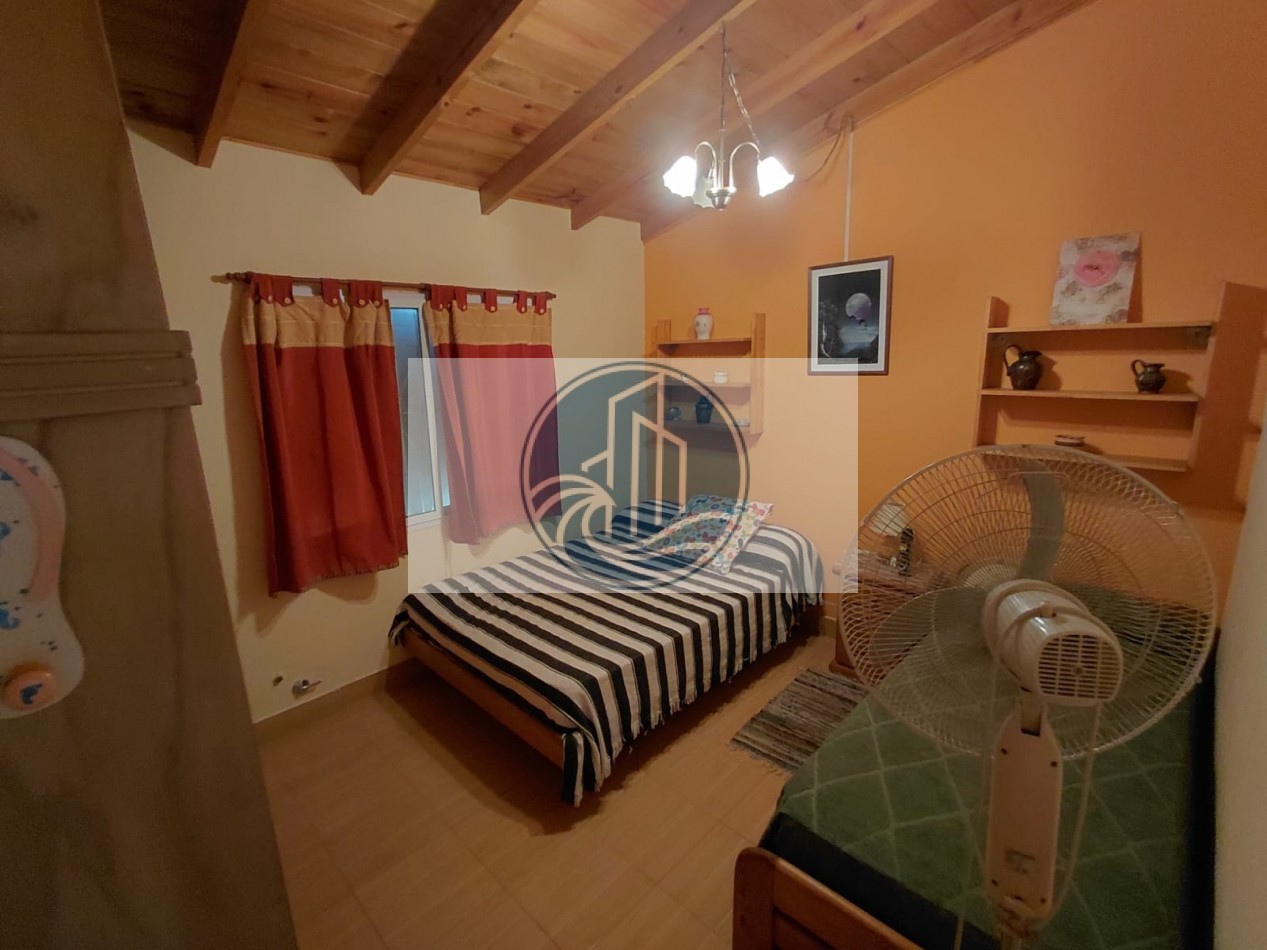 VENTA CASA TRES AMBIENTES CON GALERIA Y PARQUE EN BARRIO ACANTILADOS