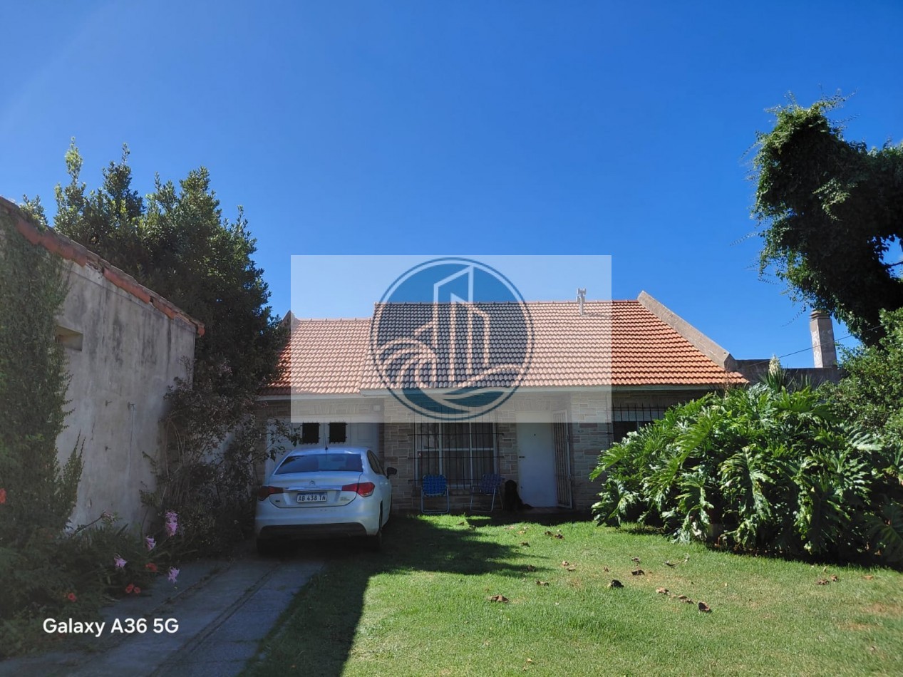 VENTA CHALET 4 AMBIENTES EN PUNTA MOGOTES A DOS CUADRAS DEL MAR OPORTUNIDAD !!!