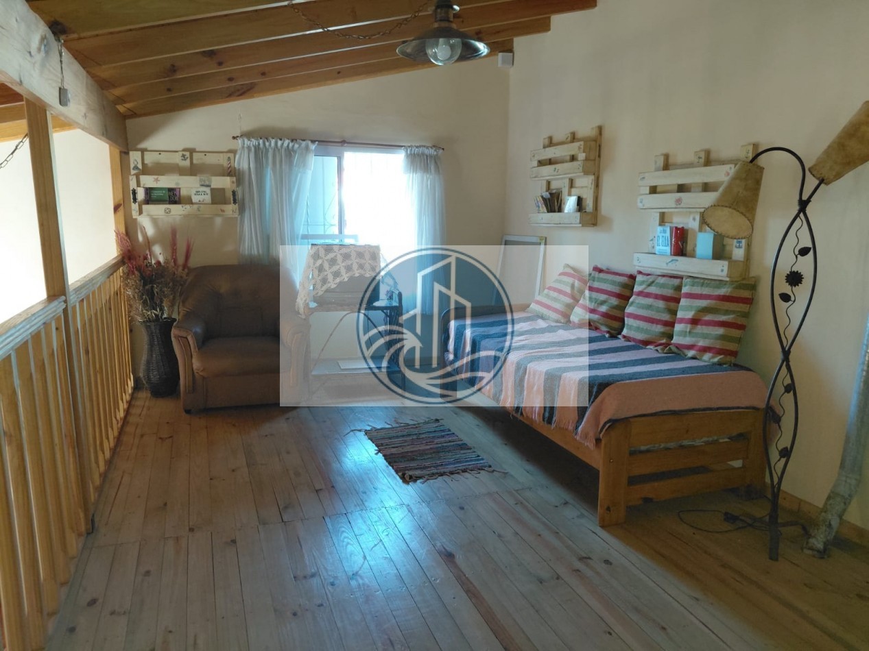 VENTA CASA TRES AMBIENTES CON GALERIA Y PARQUE EN BARRIO ACANTILADOS