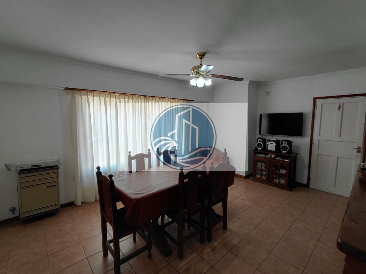 CASA EN VENTA 3 AMBIENTES, CON JARDIN Y GARAGE