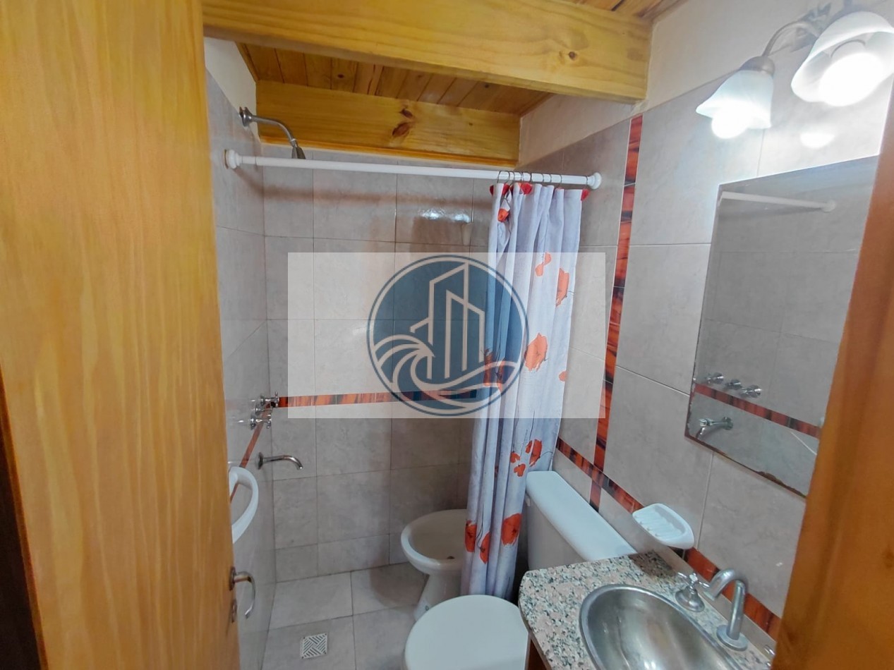 VENTA CASA TRES AMBIENTES CON GALERIA Y PARQUE EN BARRIO ACANTILADOS