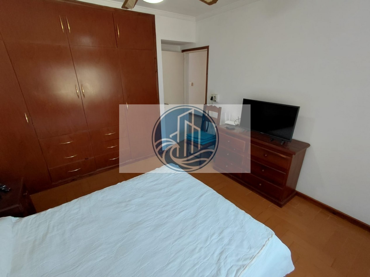 CASA EN VENTA 3 AMBIENTES, CON JARDIN Y GARAGE
