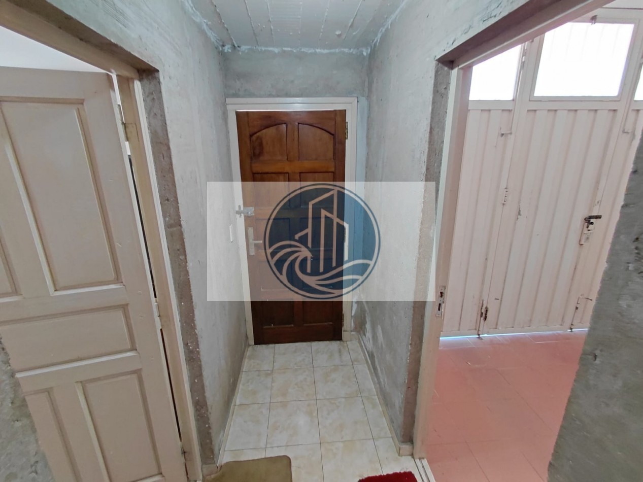 CASA EN VENTA 3 AMBIENTES, CON JARDIN Y GARAGE