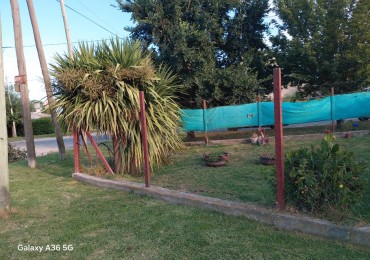 CASA  2 AMBIENTES  A REFACCIONAR, CON DEPARTAMENTO 2 AMBIENTES, GARAJE Y PARQUE ... OPORTUNIDAD!