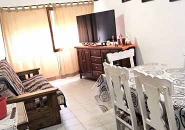 DEPARTAMENTO TRES AMBIENTES MUY LUMINOSO Y CON ESPACIO DE COCHERA