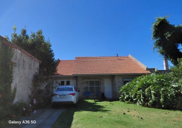 VENTA CHALET 4 AMBIENTES  EN PUNTA MOGOTES A DOS CUADRAS DEL MAR OPORTUNIDAD !!!