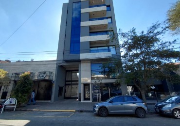 DEPARTAMENTO AL FRENTE CON BALCON SALIENTE ,COCHERA, AMUEBLADO Y AMENITIES