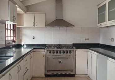 Alquiler casa 4 ambientes con garaje, patio y parrilla - Barrio Lopez de Gomara
