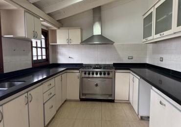 Alquiler casa 4 ambientes con garaje, patio y parrilla - Barrio Lopez de Gomara