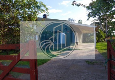 VENTA CASA TRES AMBIENTES CON GALERIA Y PARQUE EN BARRIO ACANTILADOS