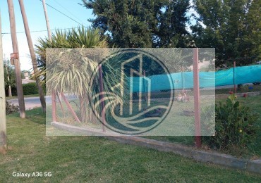 CASA  2 AMBIENTES  A REFACCIONAR, CON DEPARTAMENTO 2 AMBIENTES, GARAJE Y PARQUE ... OPORTUNIDAD!